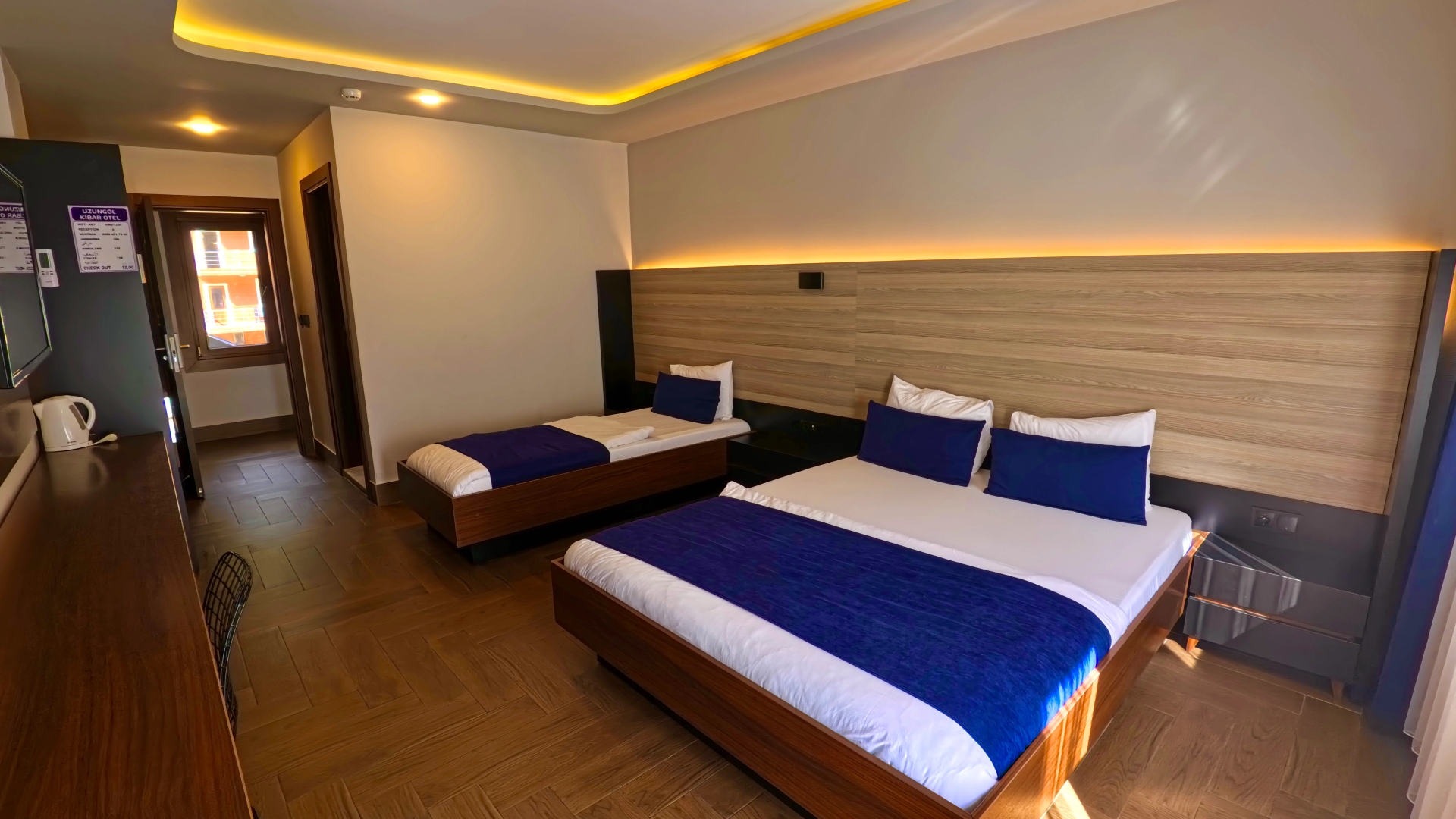 Ekonomi Üç Kişilik